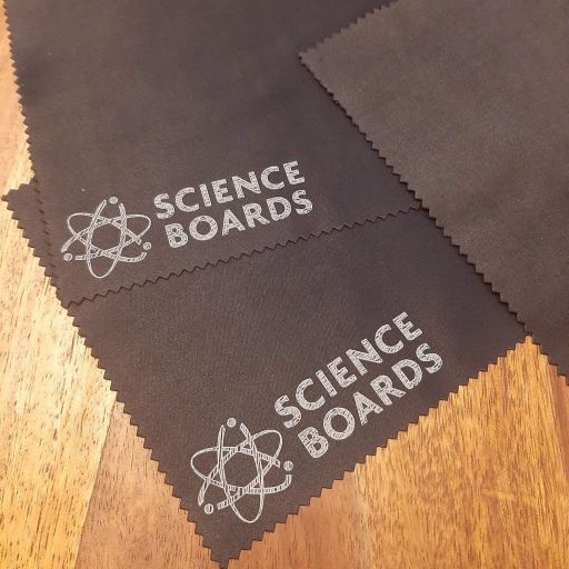 szmatki science boards na stole